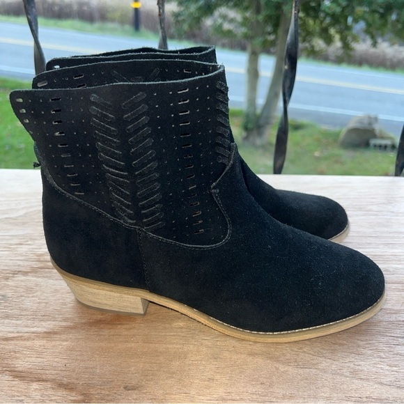 Coldwater Creek Walk With Me Black Suede Perforated Ankle Booties Women’s Sz 8M - Picture 6 of 11